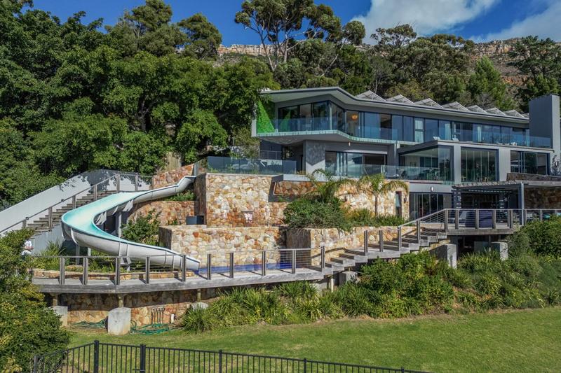 To Let 7 Bedroom Property for Rent in Zwaanswyk Western Cape